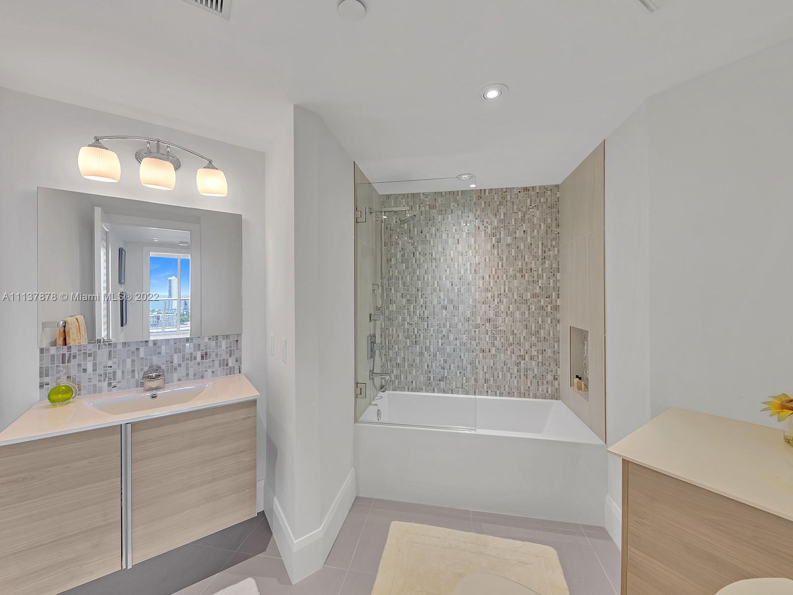 4000 ISL BLVD WILLIAMS IS - Residential