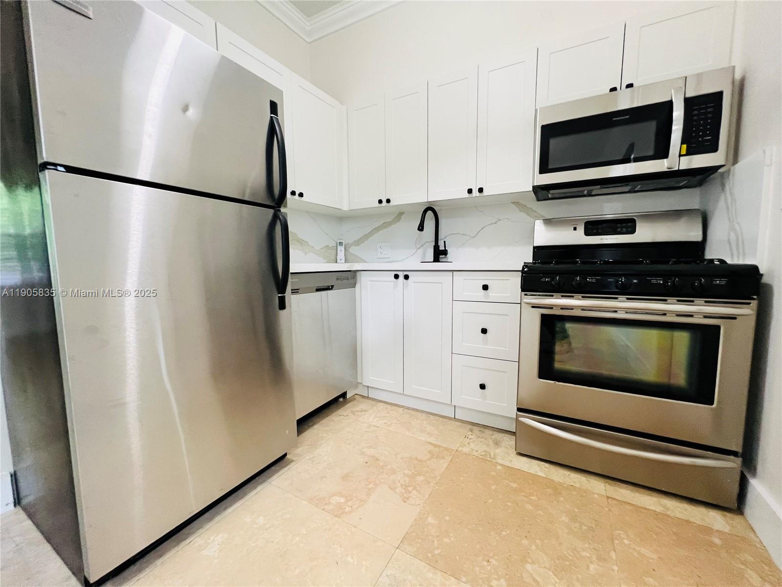 LINCOLN TERRACE SUB - Residential Lease