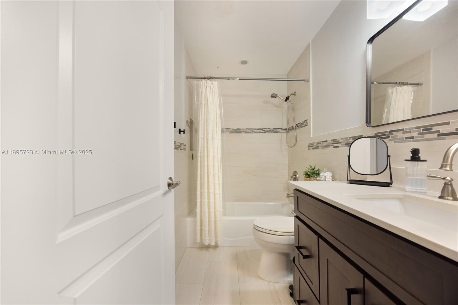 LAKES BY THE BAY SEC 4 - Residential