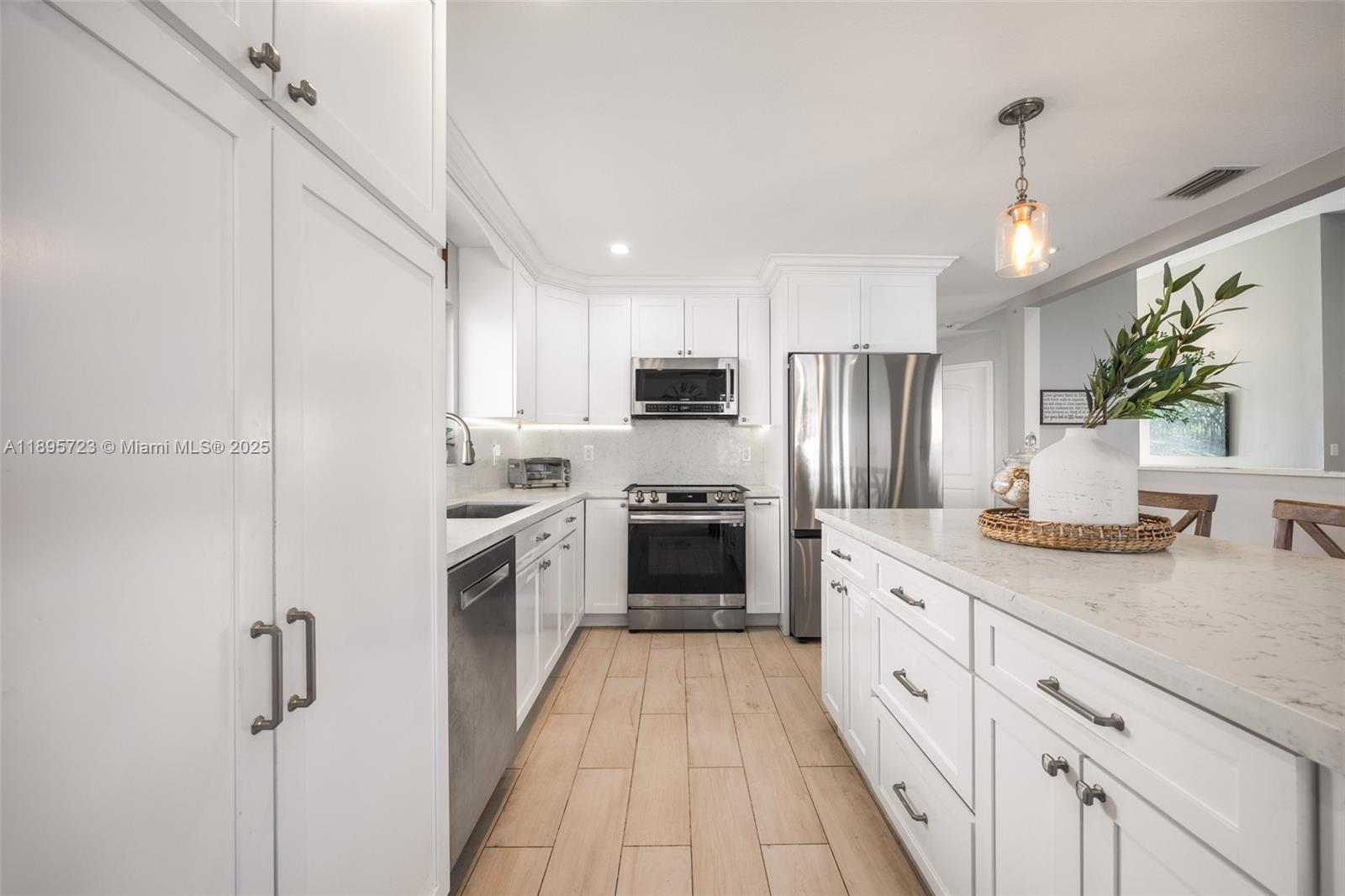 LAKES BY THE BAY SEC 4 - Residential