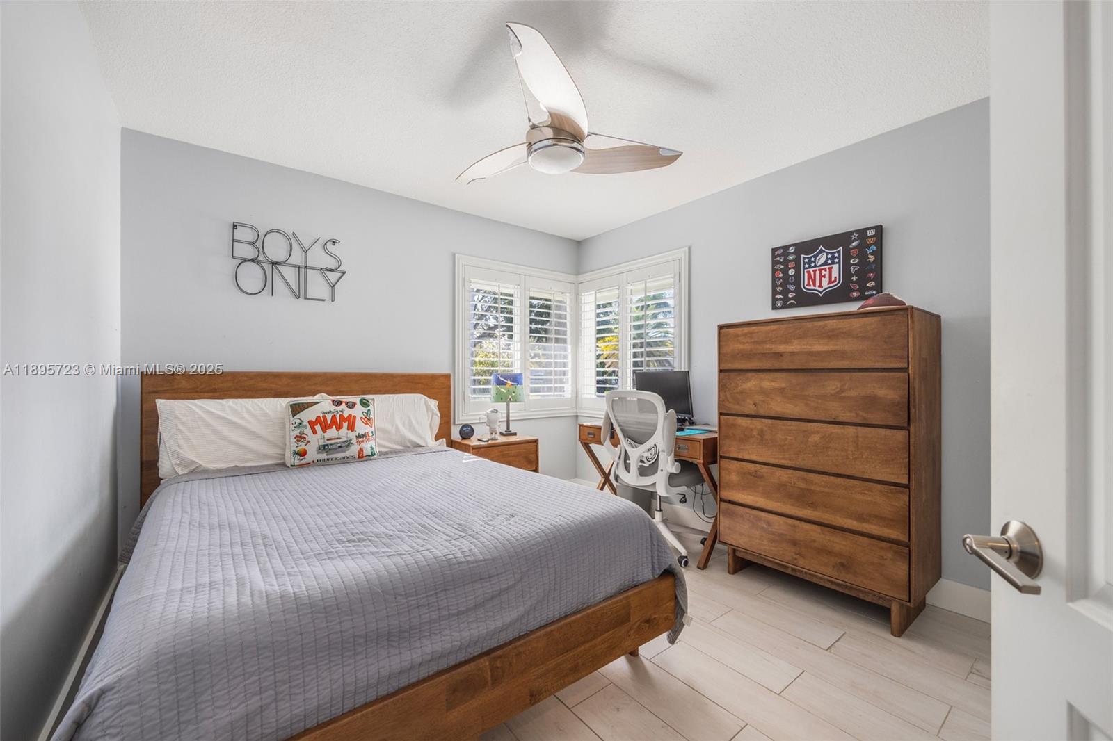 LAKES BY THE BAY SEC 4 - Residential