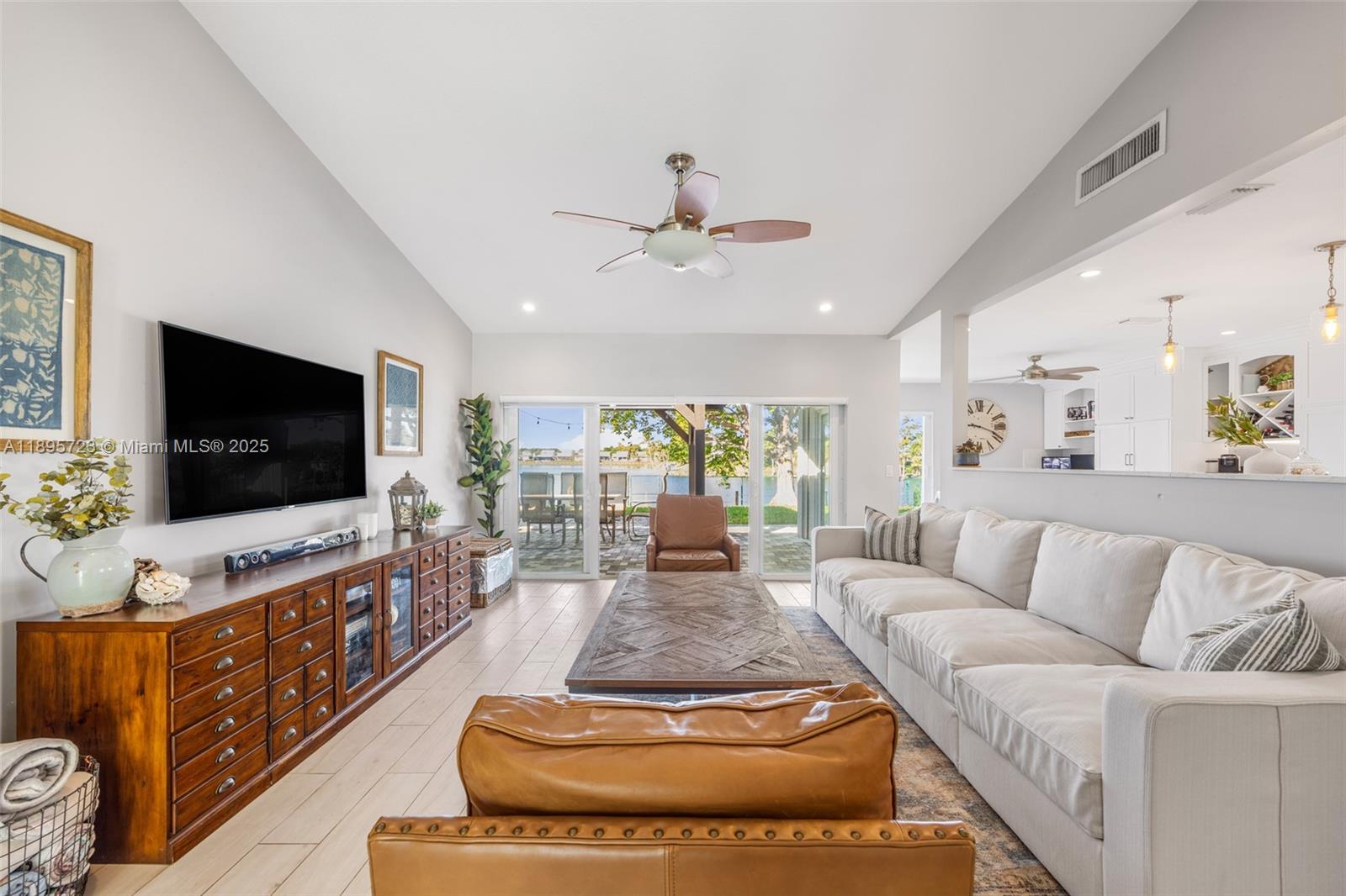 LAKES BY THE BAY SEC 4 - Residential