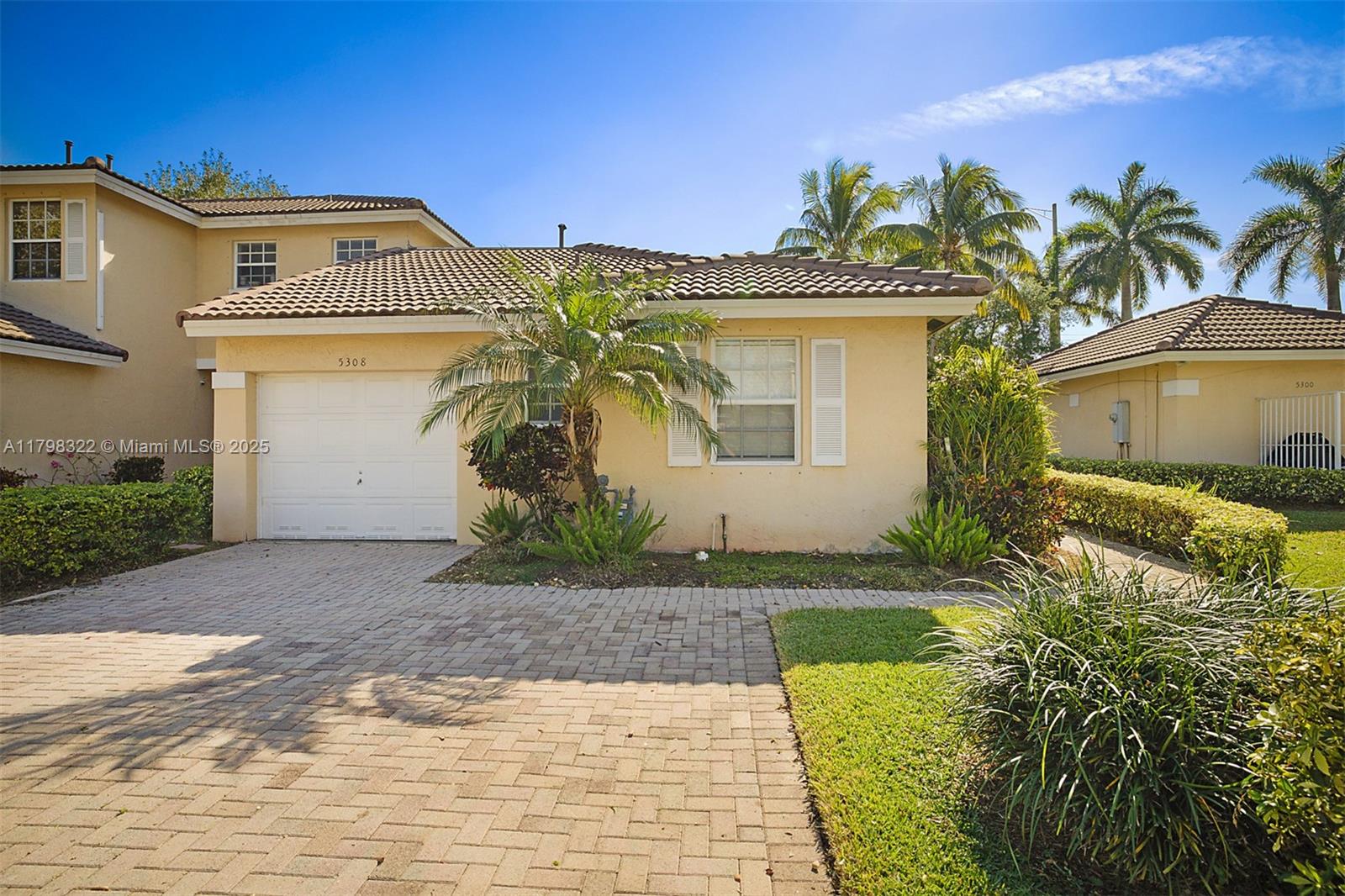 Rental Property at 5308 Nw 89th Ave, Sunrise, Miami-Dade County, Florida - Bedrooms: 3 
Bathrooms: 2  - $2,800 MO.