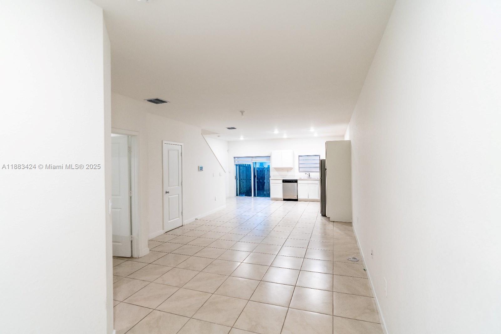 MIAMI LAND AND DEVELOPMEN - Residential Lease
