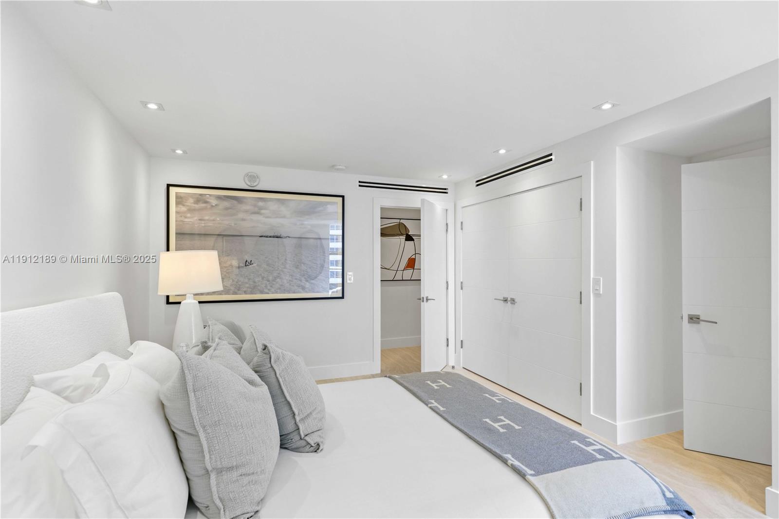 TOWERHOUSE CONDO - Residential