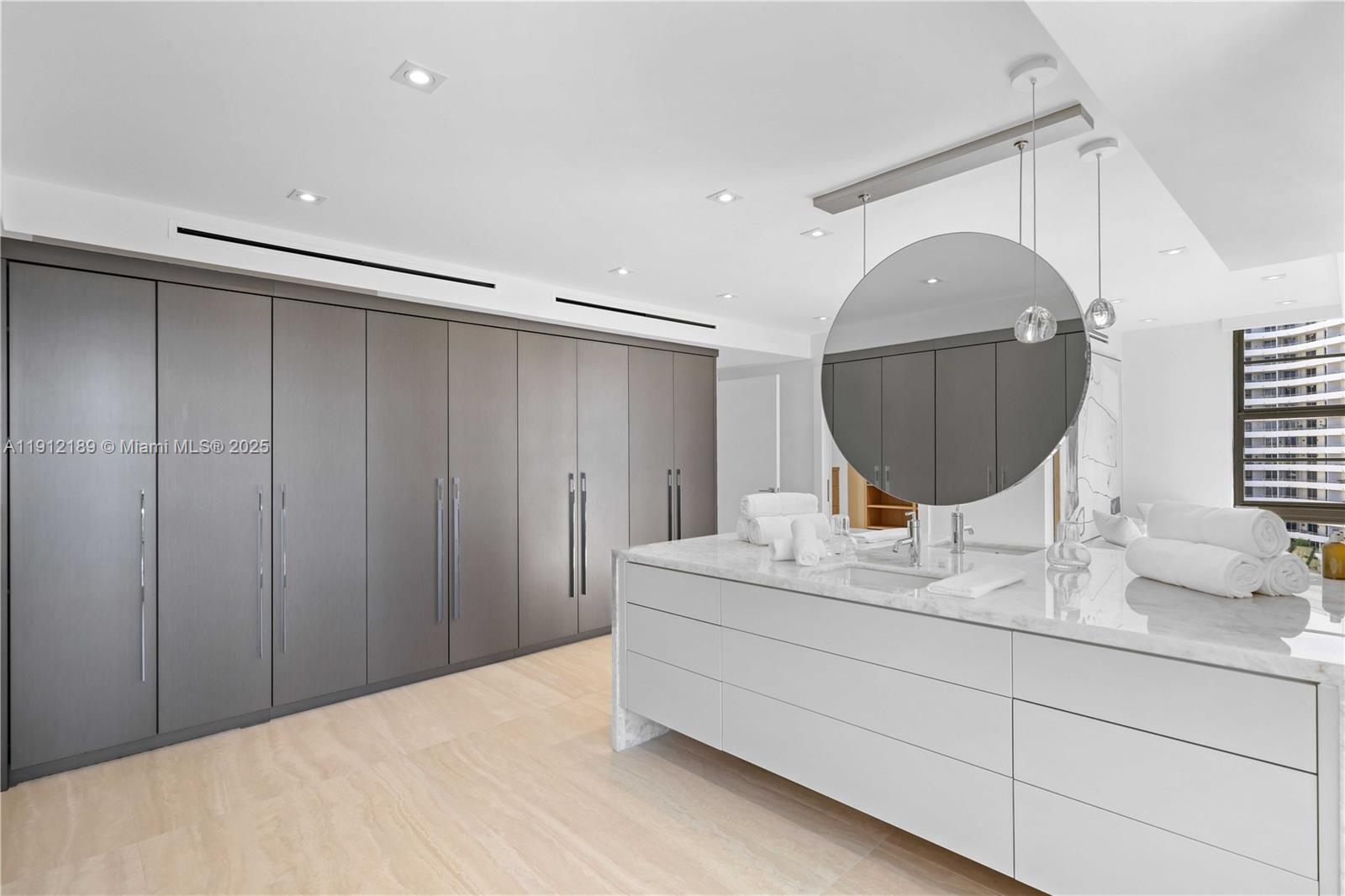 TOWERHOUSE CONDO - Residential