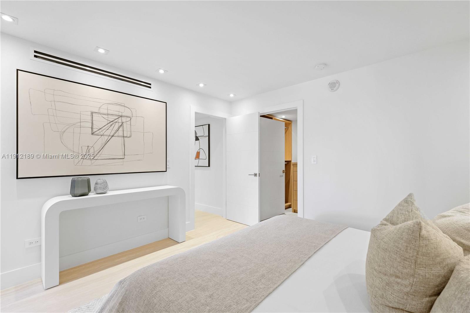 TOWERHOUSE CONDO - Residential