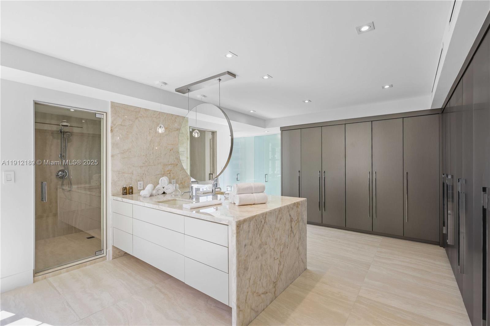 TOWERHOUSE CONDO - Residential