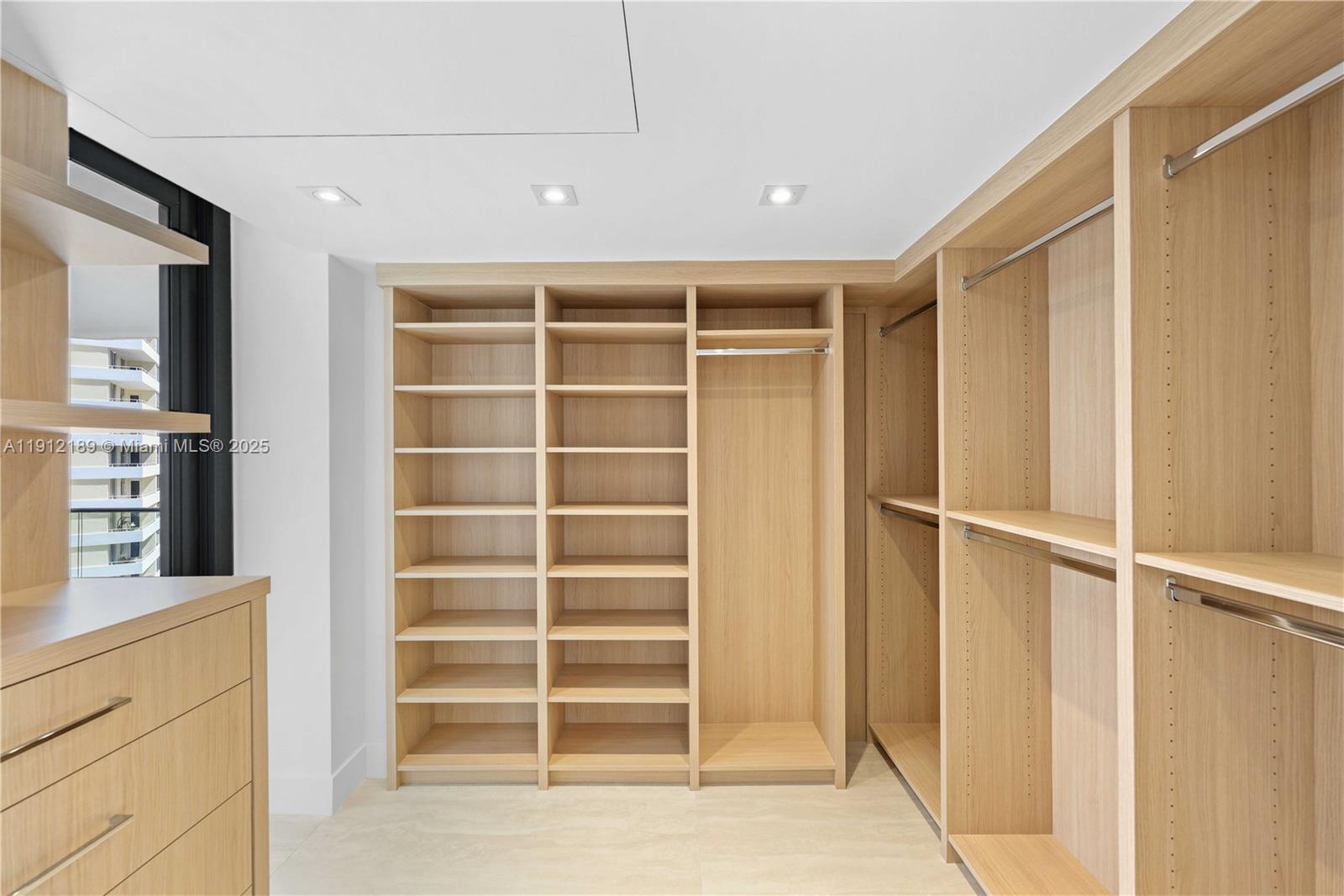 TOWERHOUSE CONDO - Residential