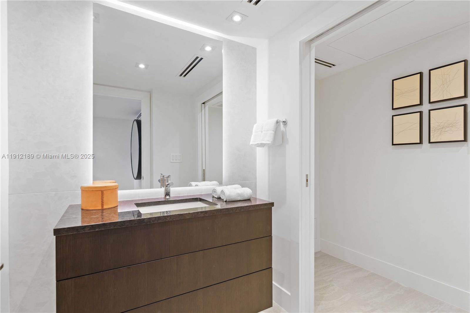 TOWERHOUSE CONDO - Residential