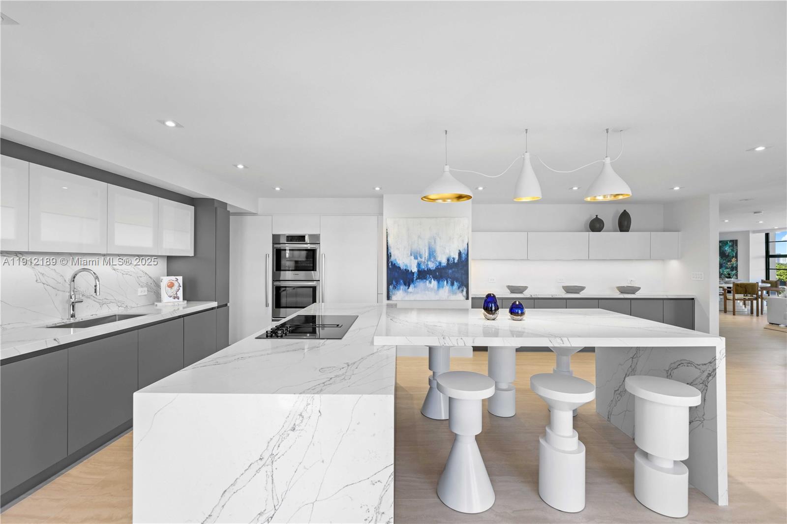 TOWERHOUSE CONDO - Residential