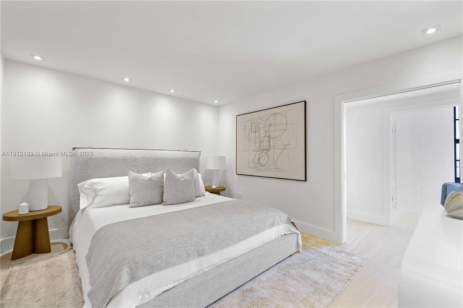 TOWERHOUSE CONDO - Residential