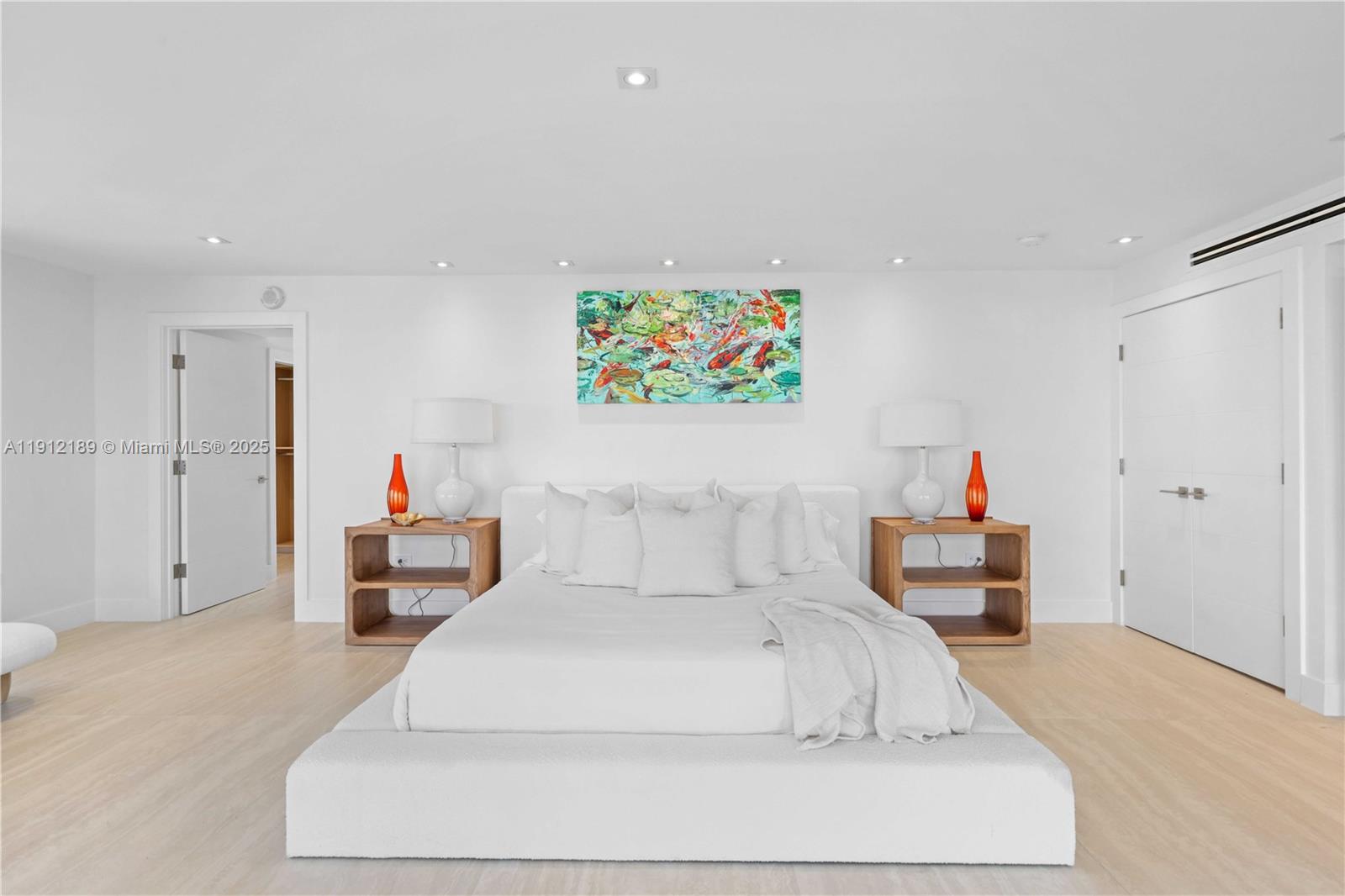 TOWERHOUSE CONDO - Residential