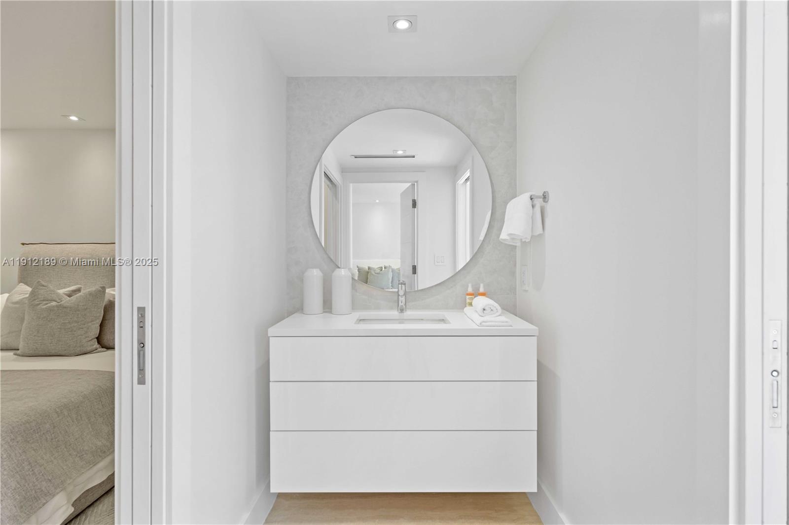 TOWERHOUSE CONDO - Residential