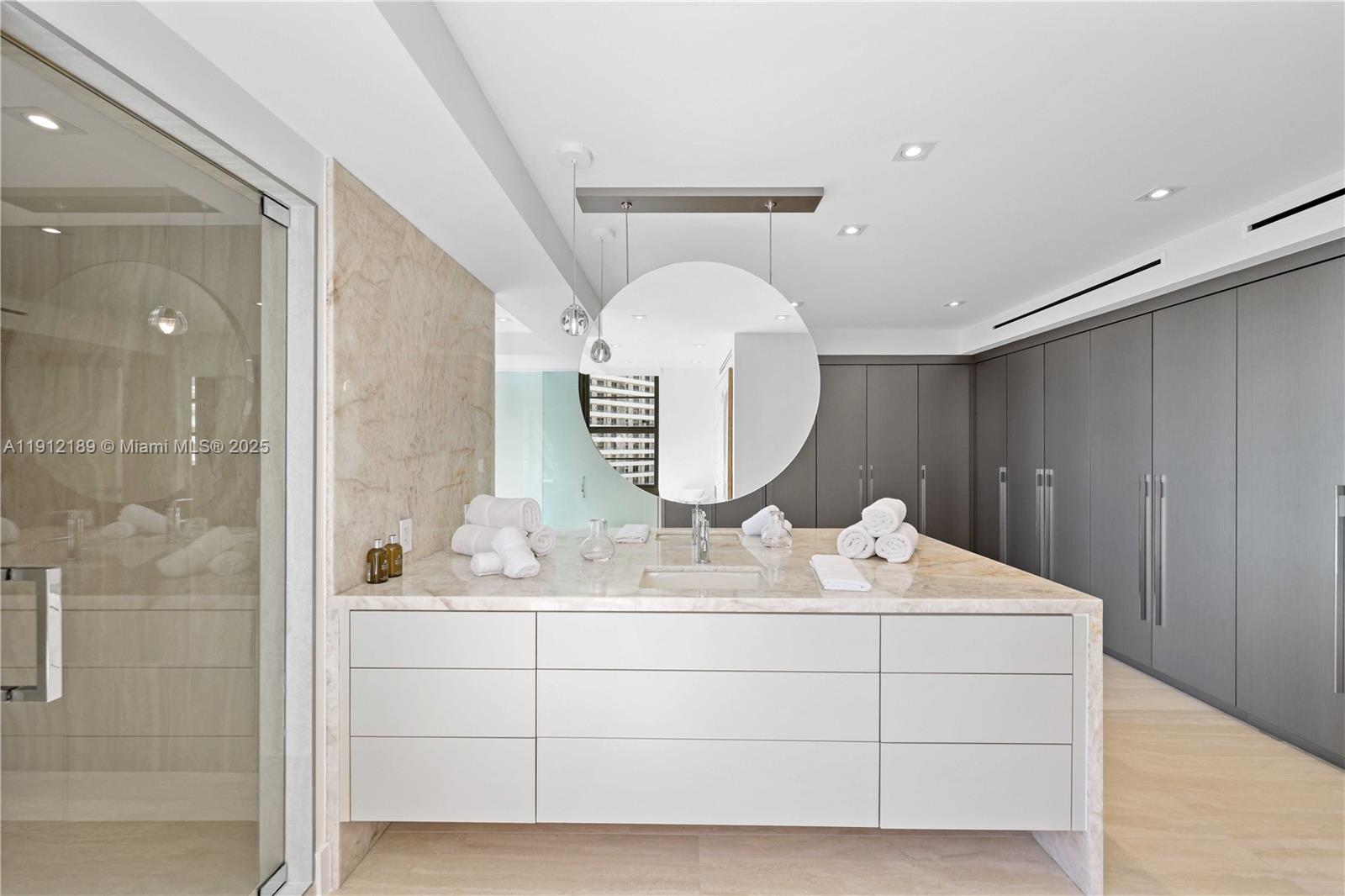 TOWERHOUSE CONDO - Residential