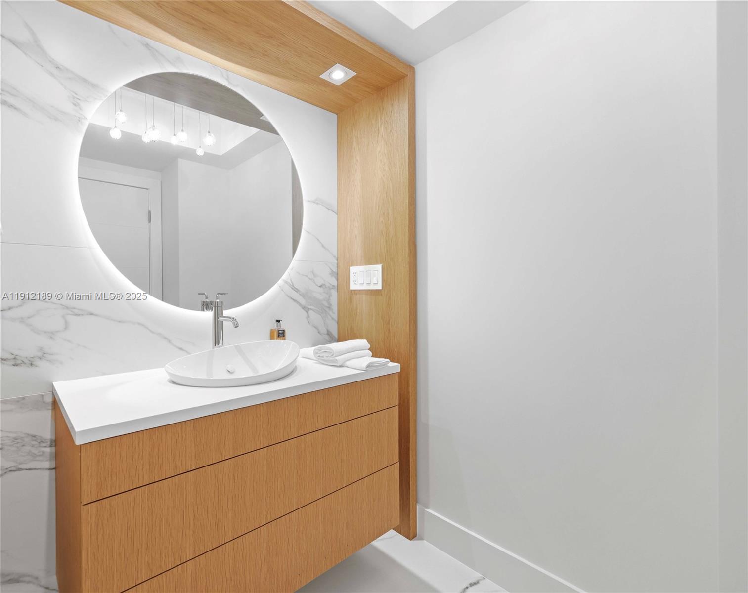 TOWERHOUSE CONDO - Residential