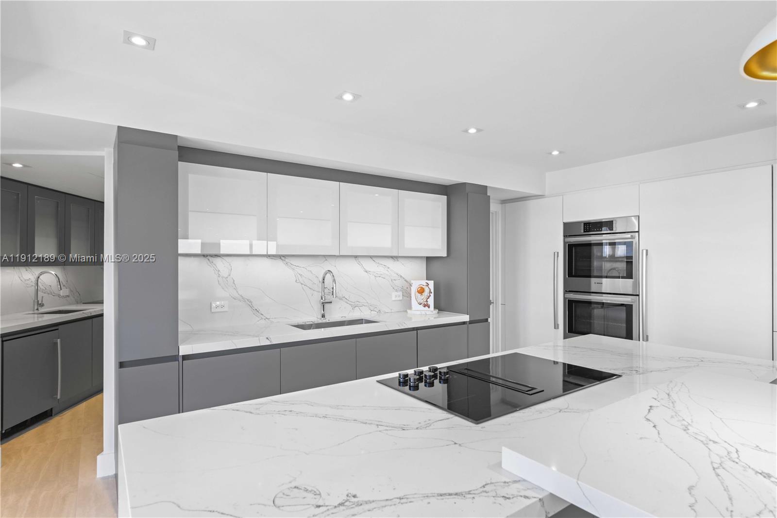 TOWERHOUSE CONDO - Residential