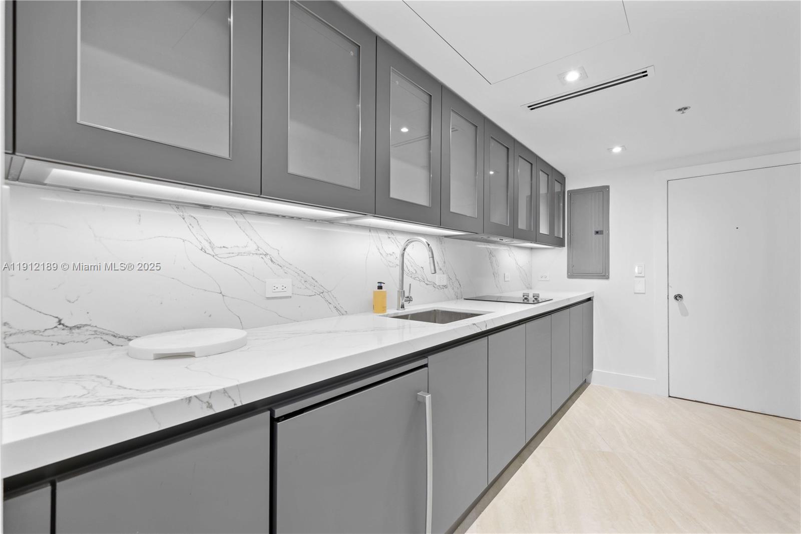 TOWERHOUSE CONDO - Residential