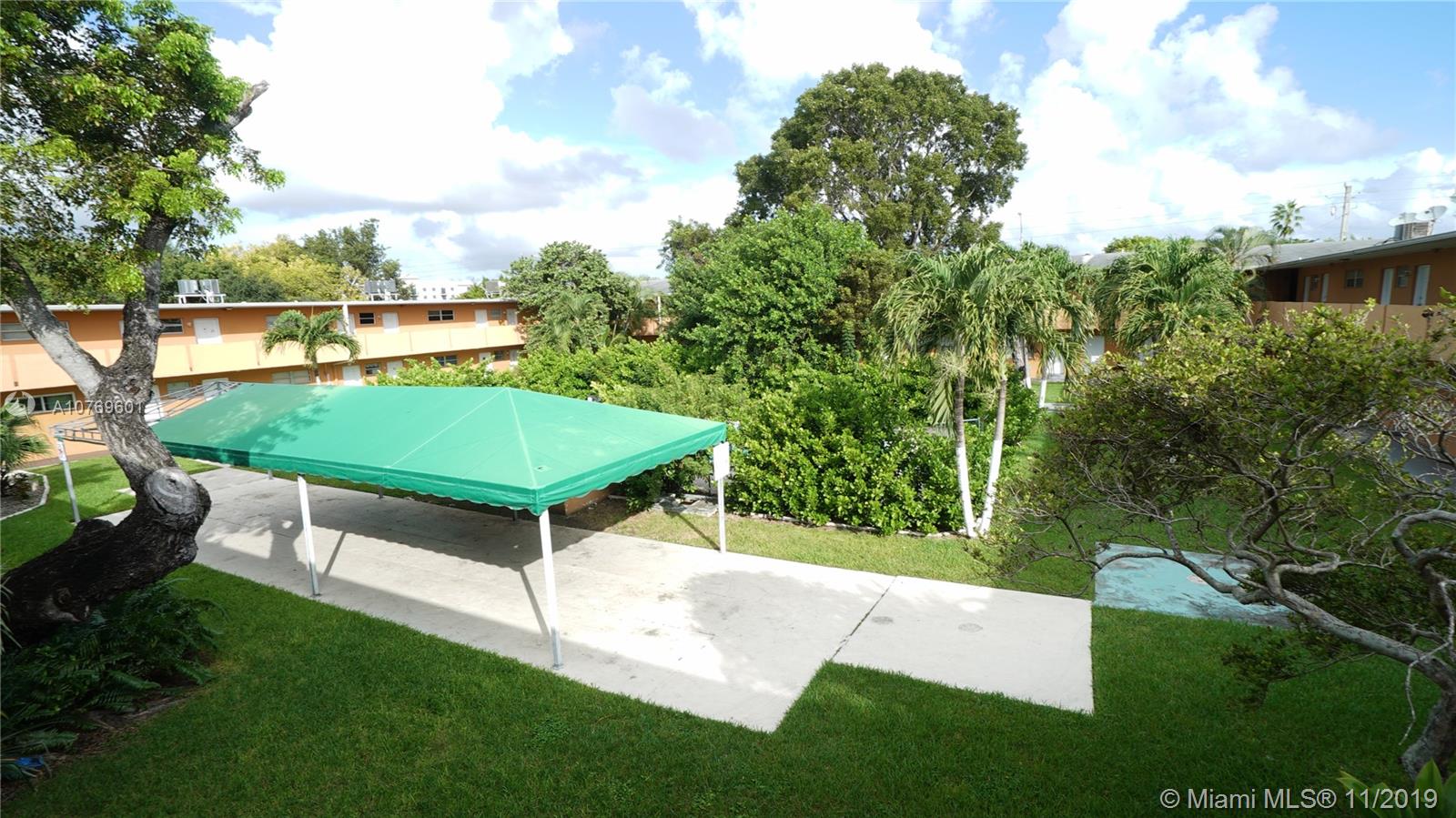 VILLAS AT CUTLER BAY COND - Residential