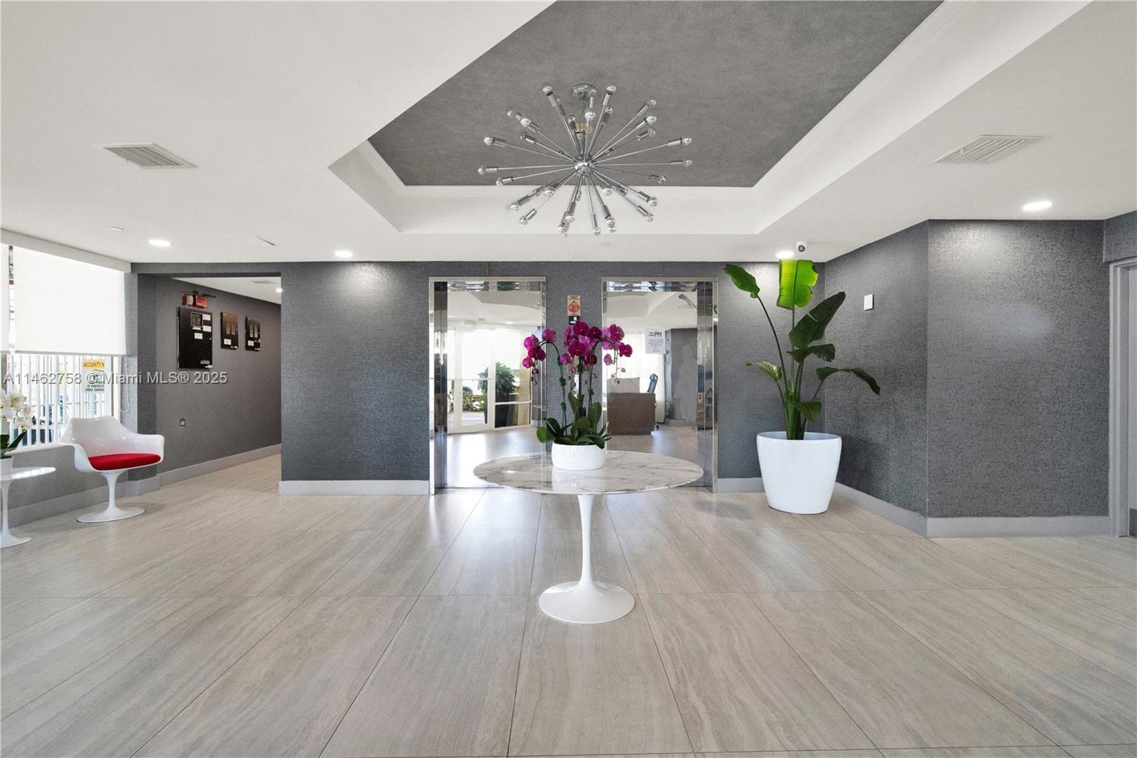 THE VISTAS CONDO - Residential