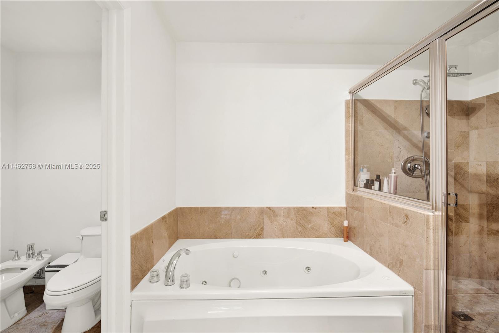 THE VISTAS CONDO - Residential