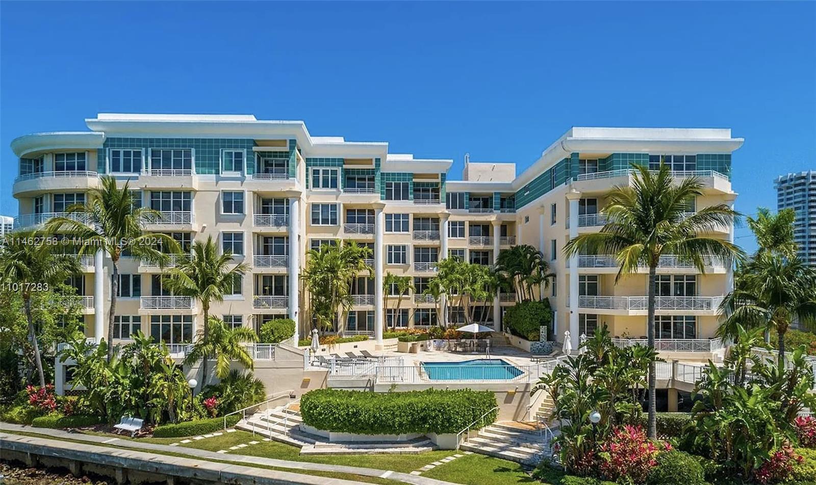 THE VISTAS CONDO - Residential
