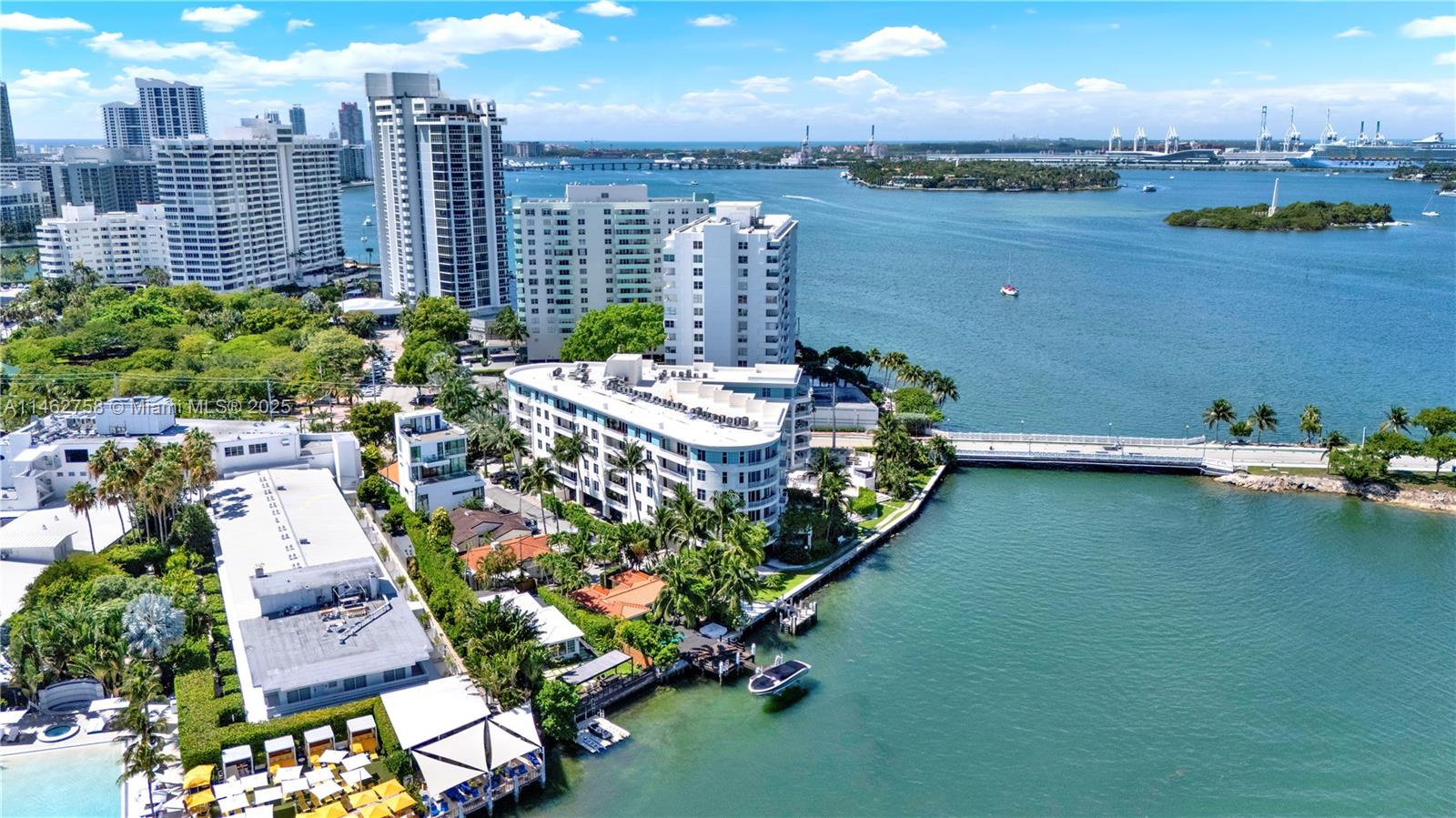 THE VISTAS CONDO - Residential