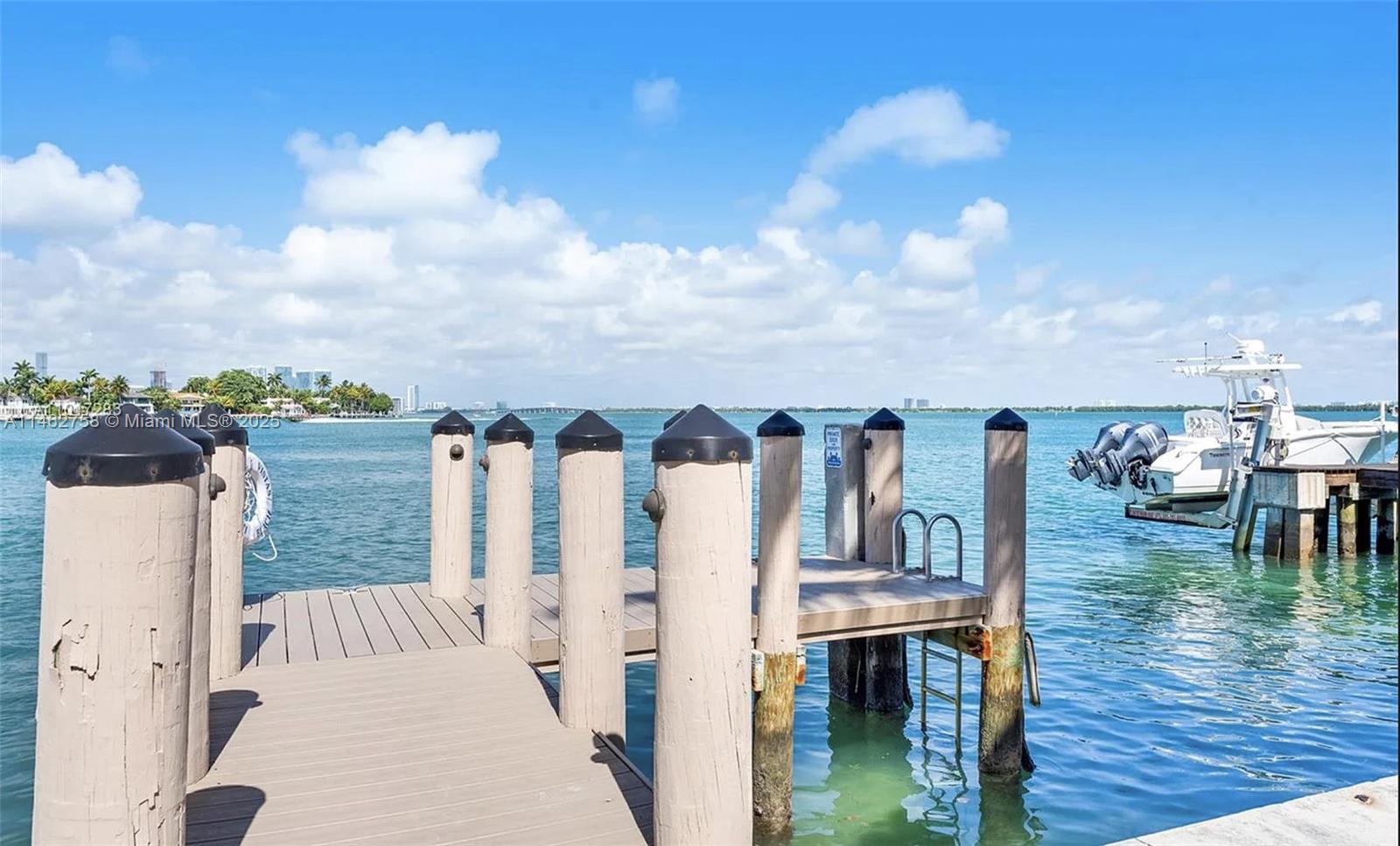 THE VISTAS CONDO - Residential