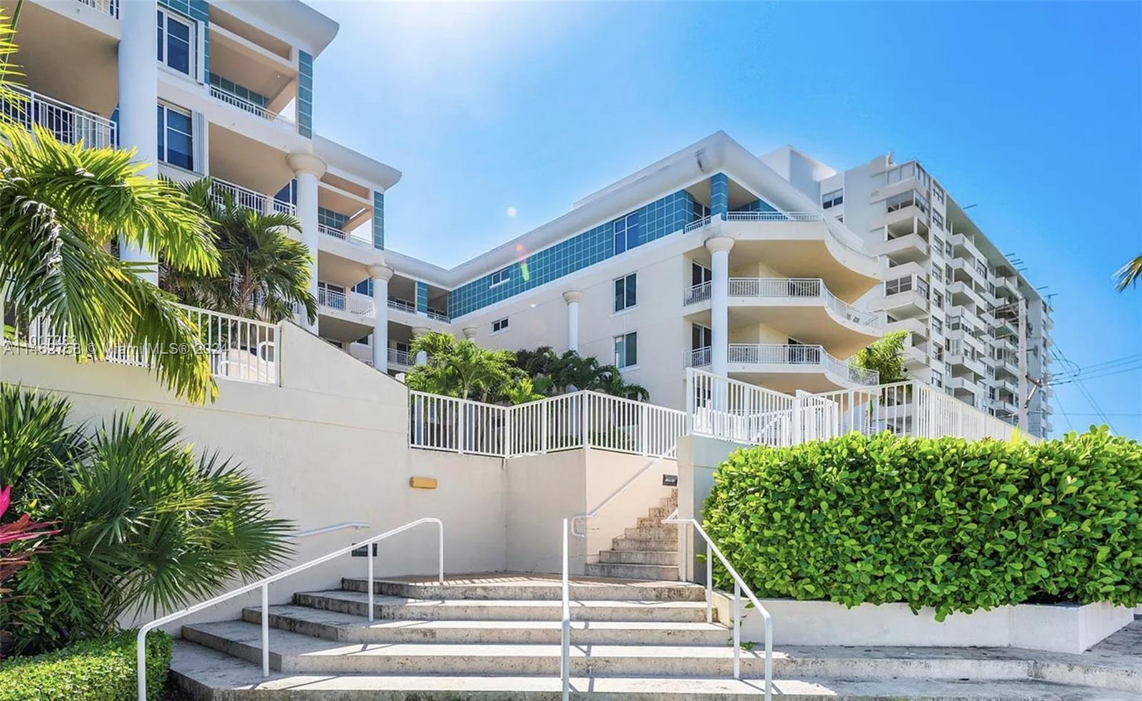 THE VISTAS CONDO - Residential