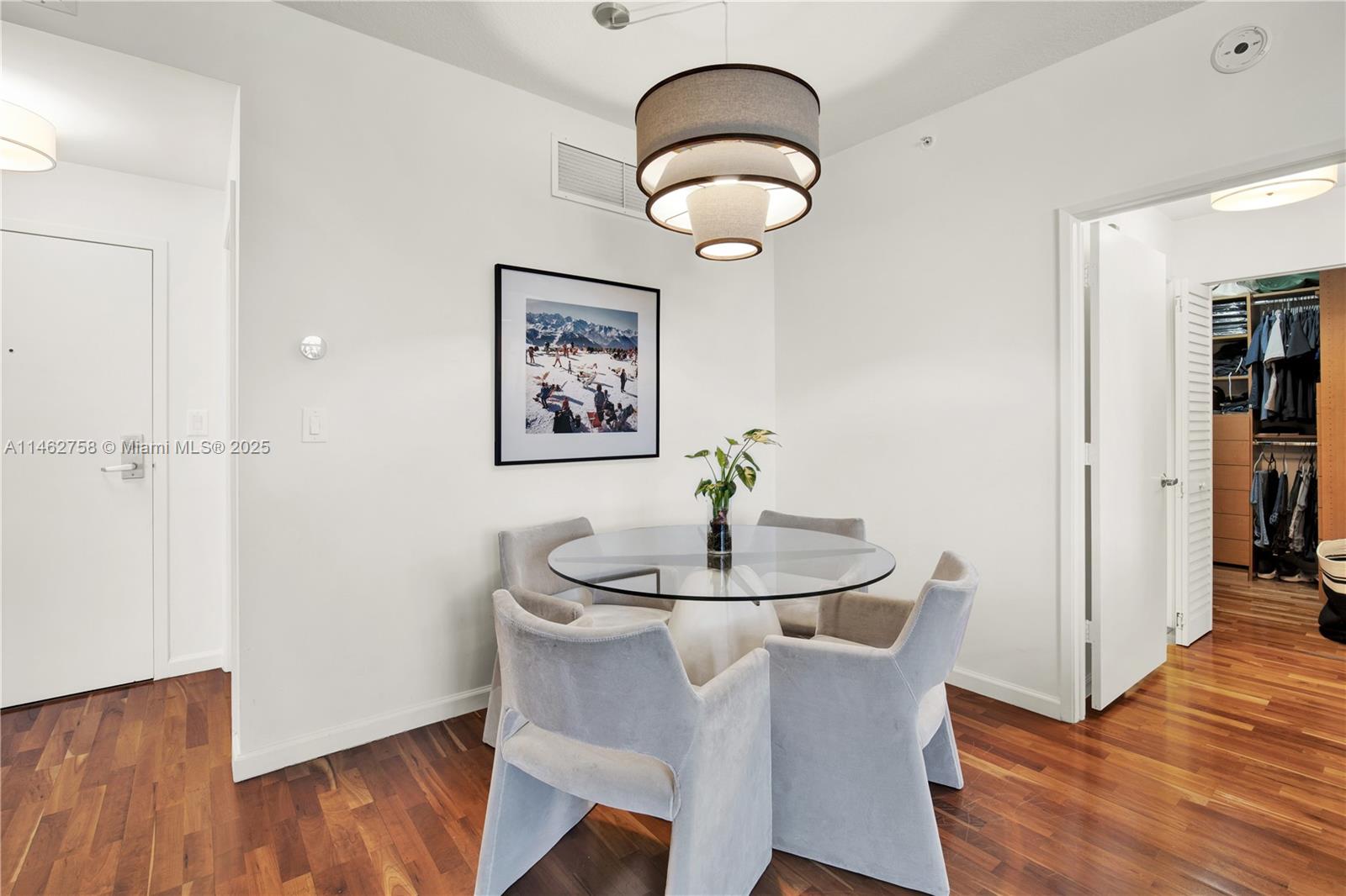 THE VISTAS CONDO - Residential