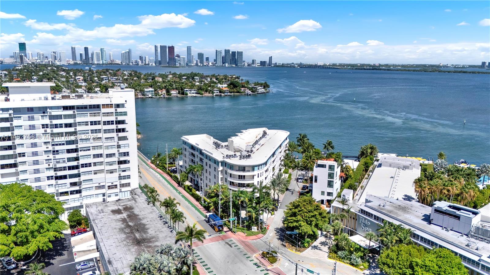 THE VISTAS CONDO - Residential