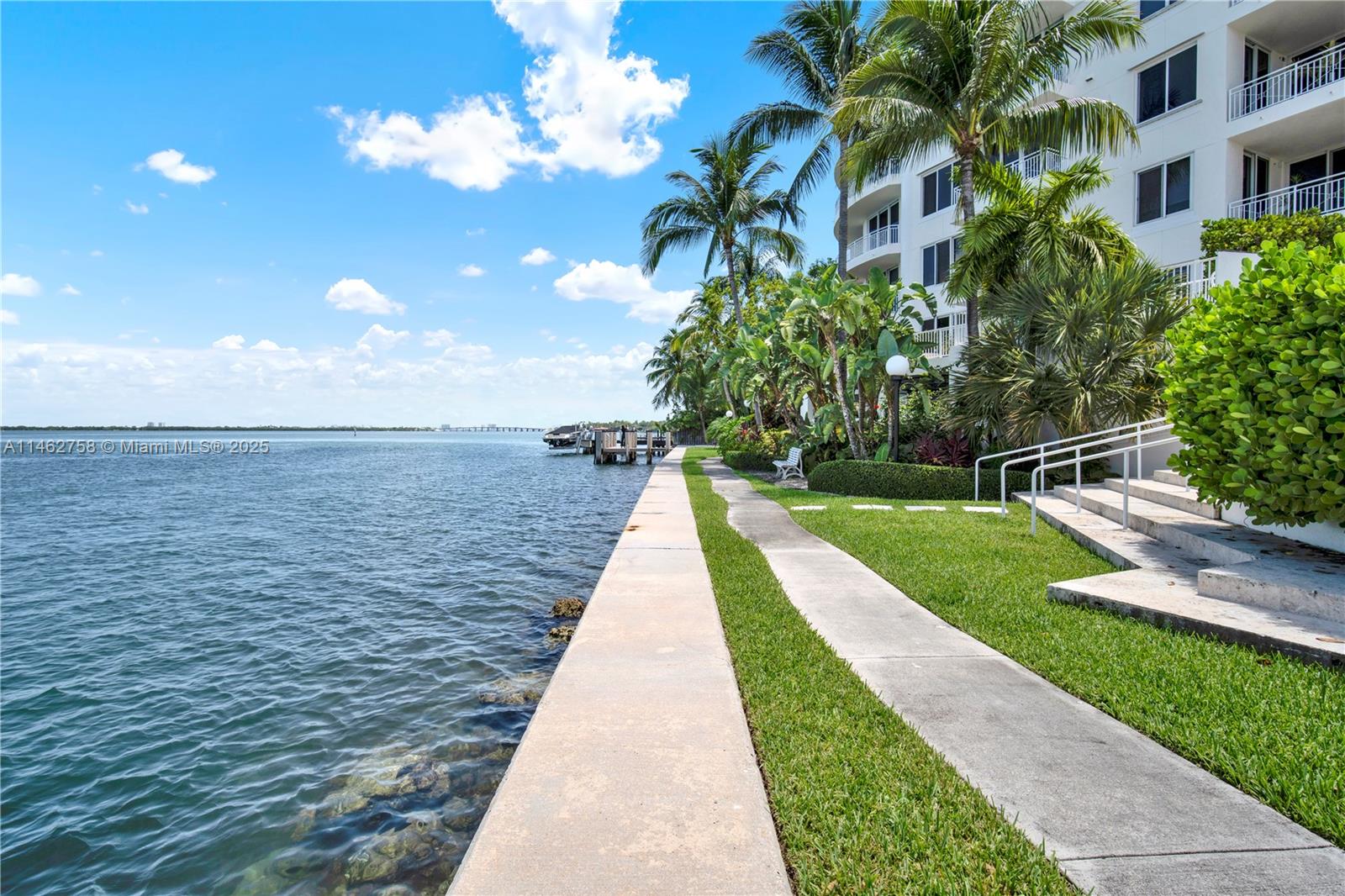 THE VISTAS CONDO - Residential