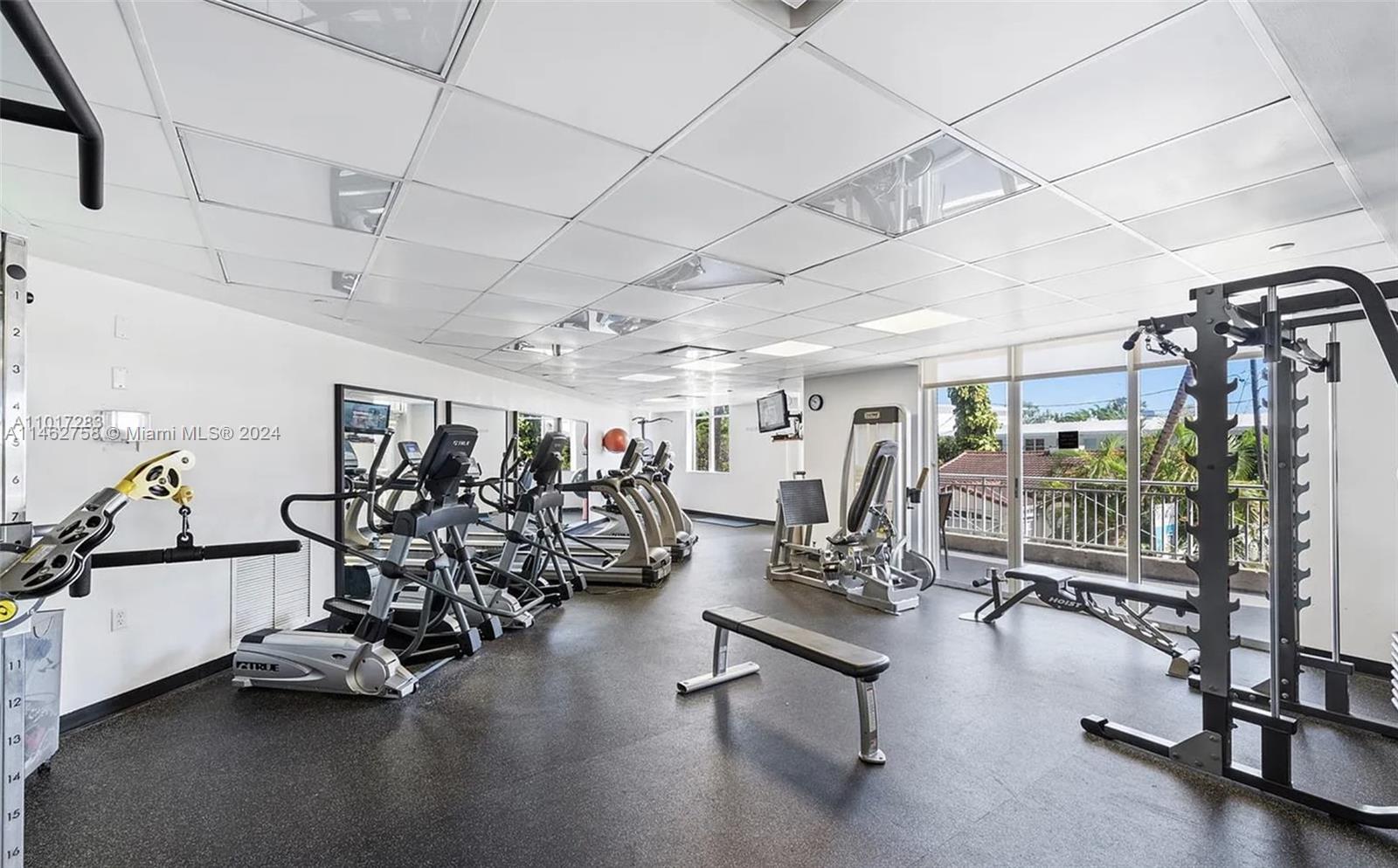 THE VISTAS CONDO - Residential