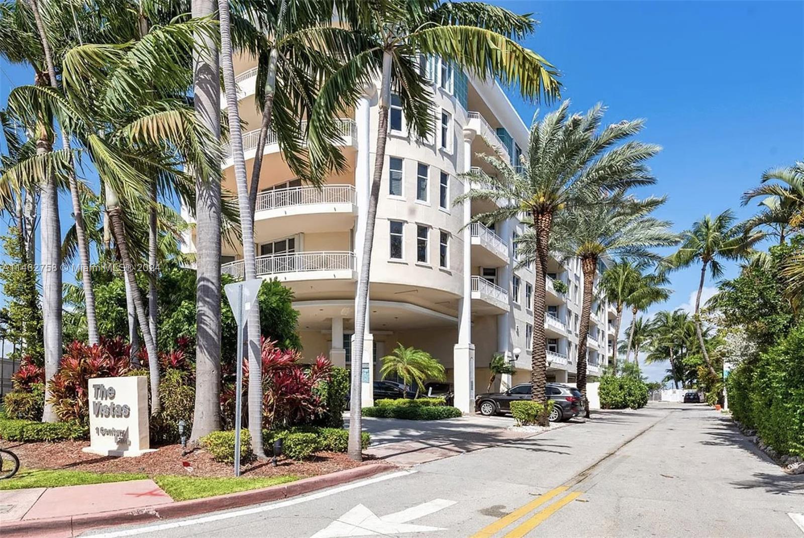 THE VISTAS CONDO - Residential