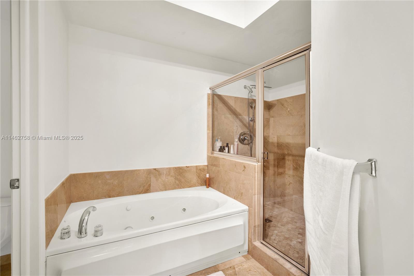 THE VISTAS CONDO - Residential