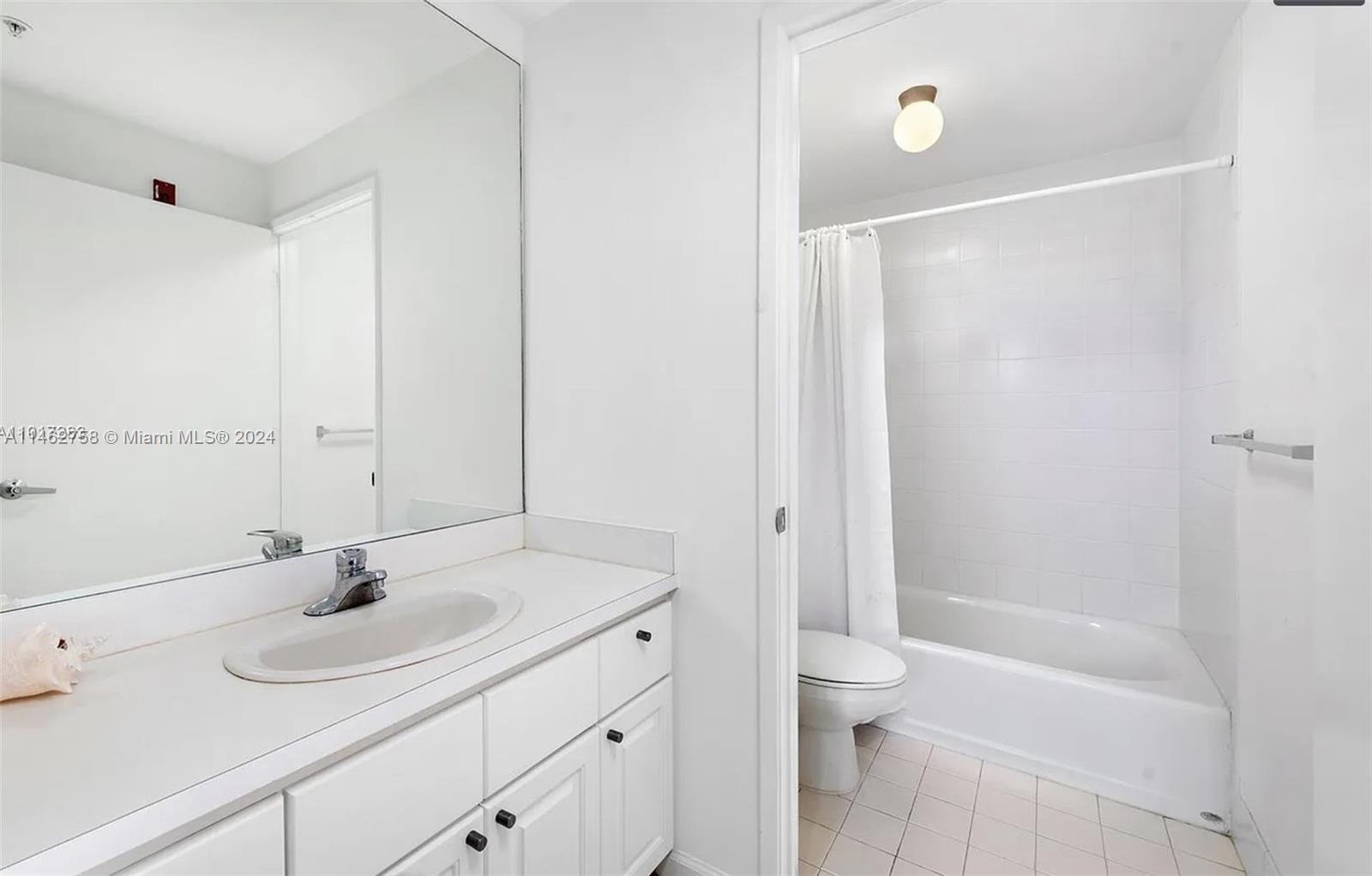THE VISTAS CONDO - Residential