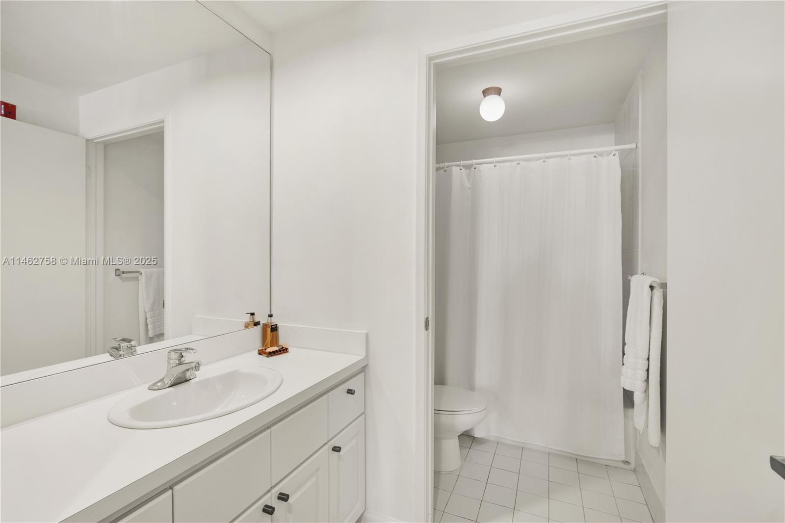 THE VISTAS CONDO - Residential