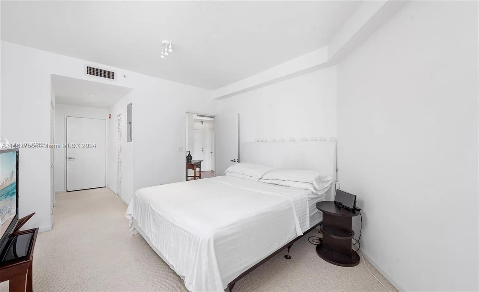 THE VISTAS CONDO - Residential