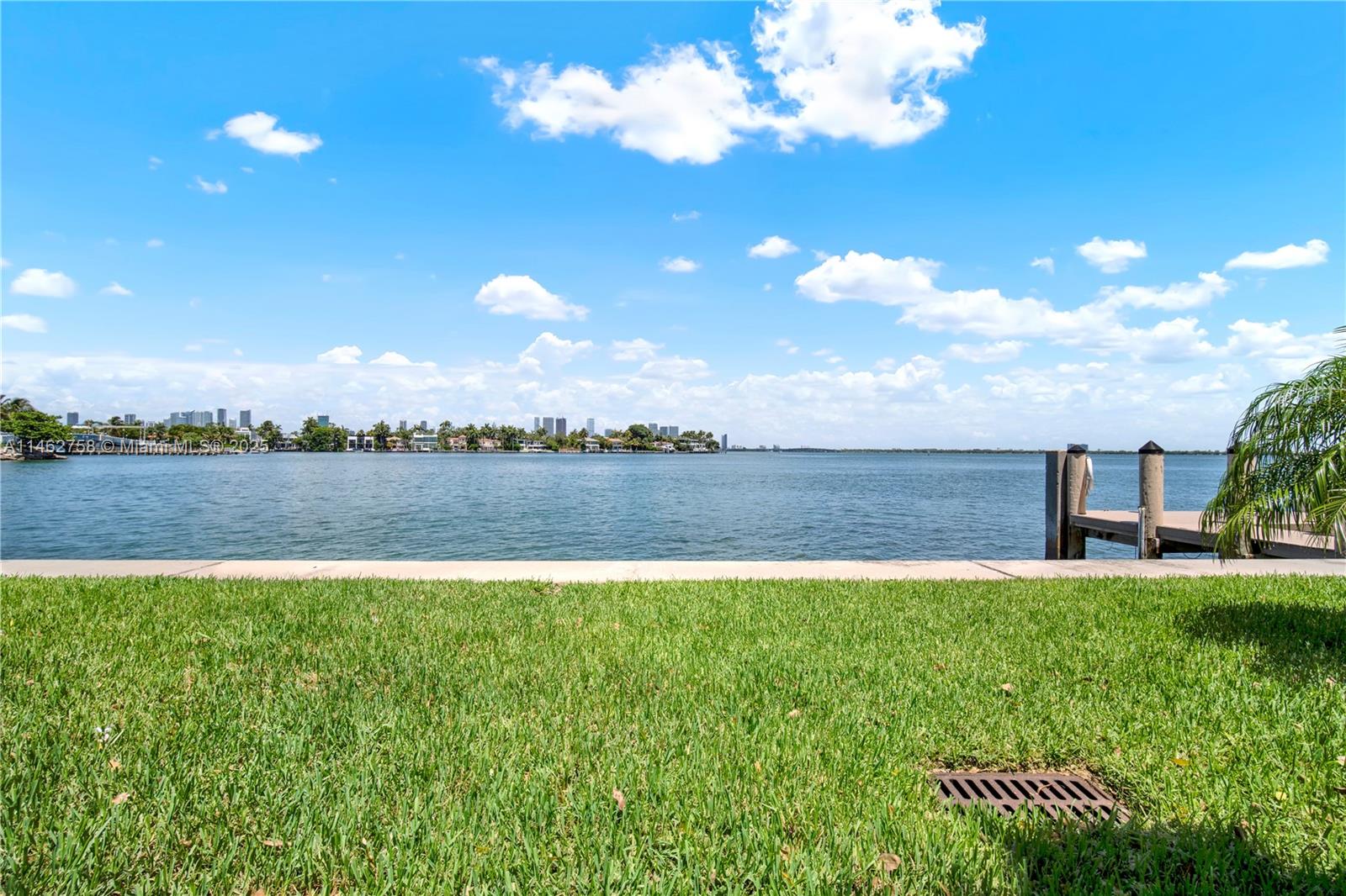 THE VISTAS CONDO - Residential