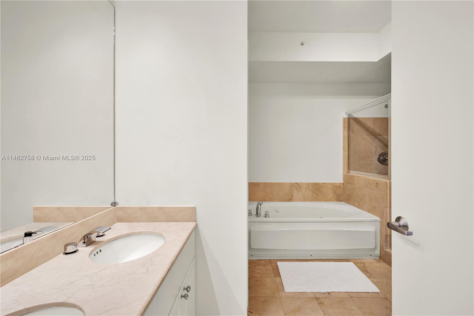 THE VISTAS CONDO - Residential