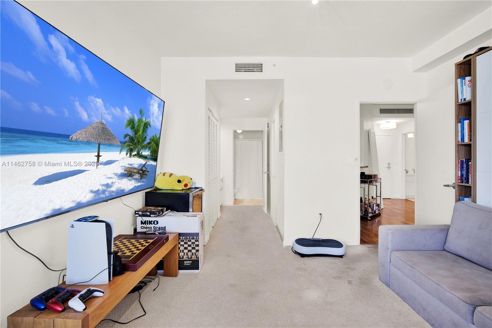 THE VISTAS CONDO - Residential