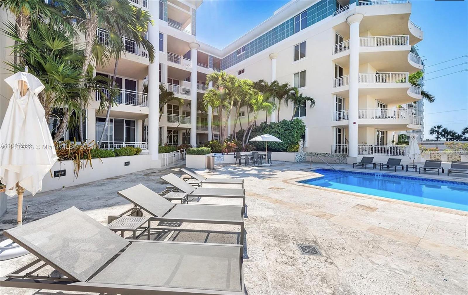 THE VISTAS CONDO - Residential