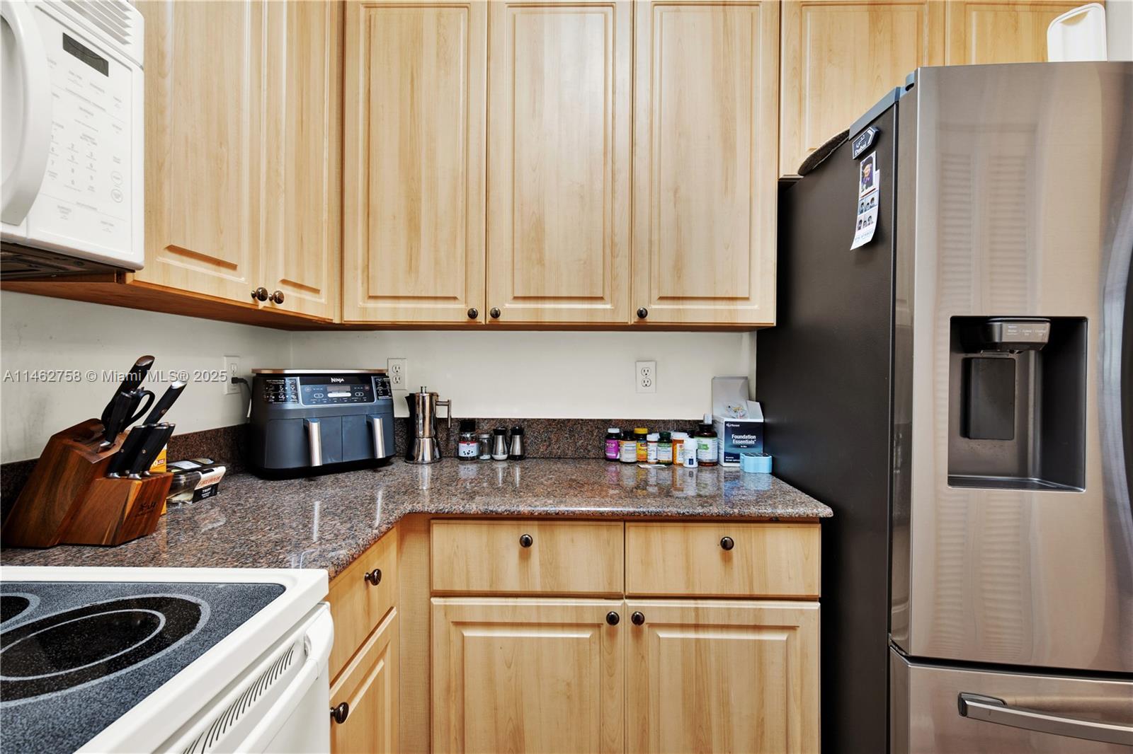 THE VISTAS CONDO - Residential