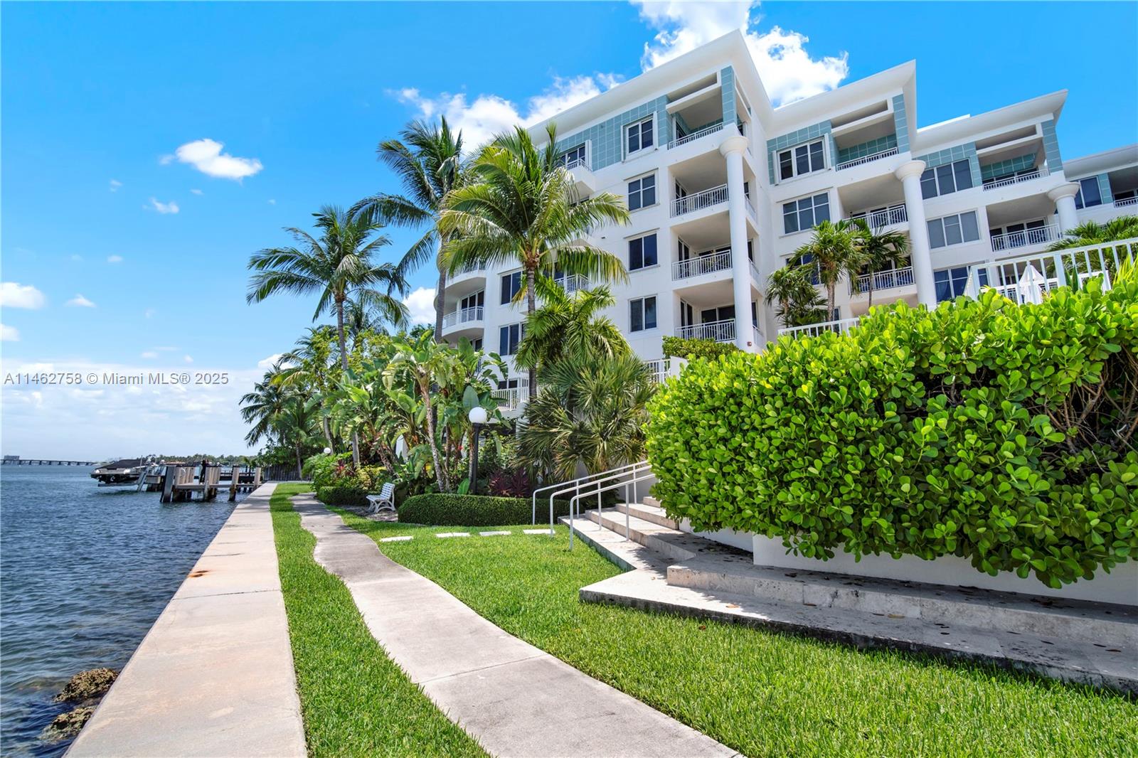 THE VISTAS CONDO - Residential