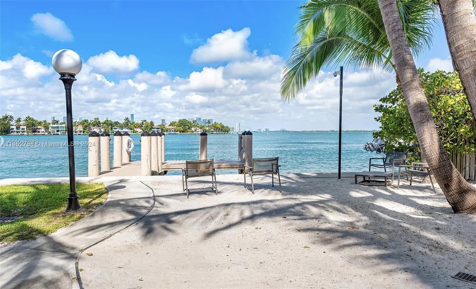 THE VISTAS CONDO - Residential