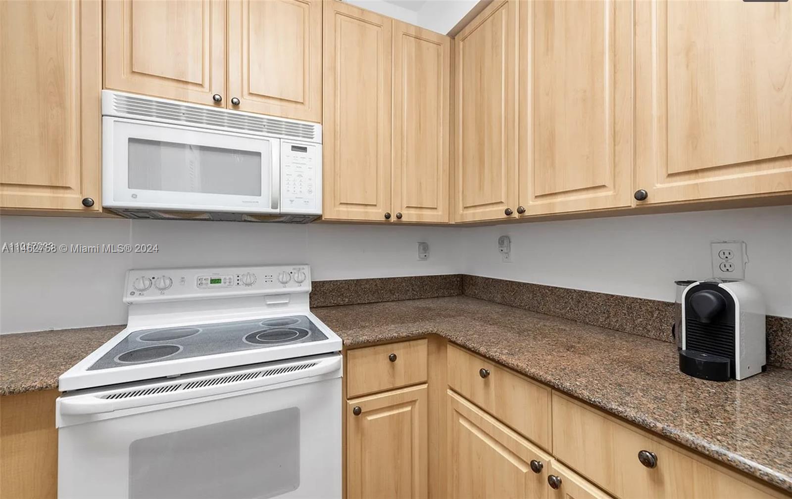 THE VISTAS CONDO - Residential