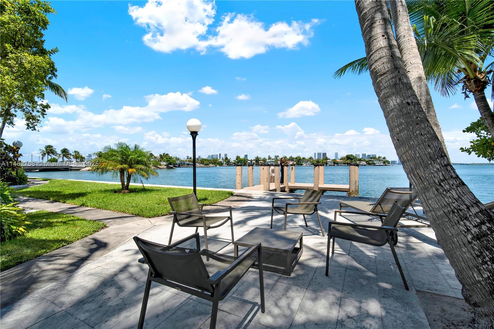 THE VISTAS CONDO - Residential