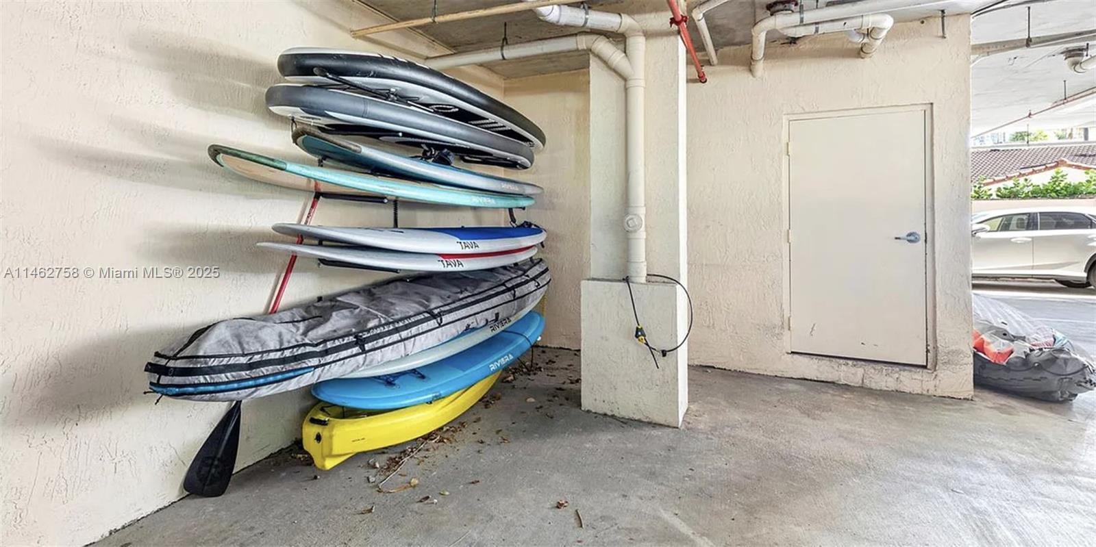 THE VISTAS CONDO - Residential