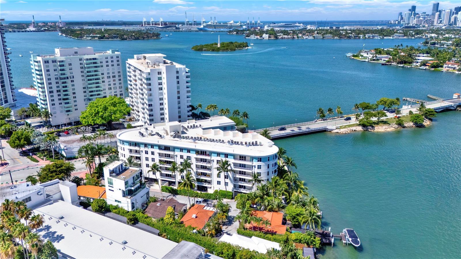 THE VISTAS CONDO - Residential