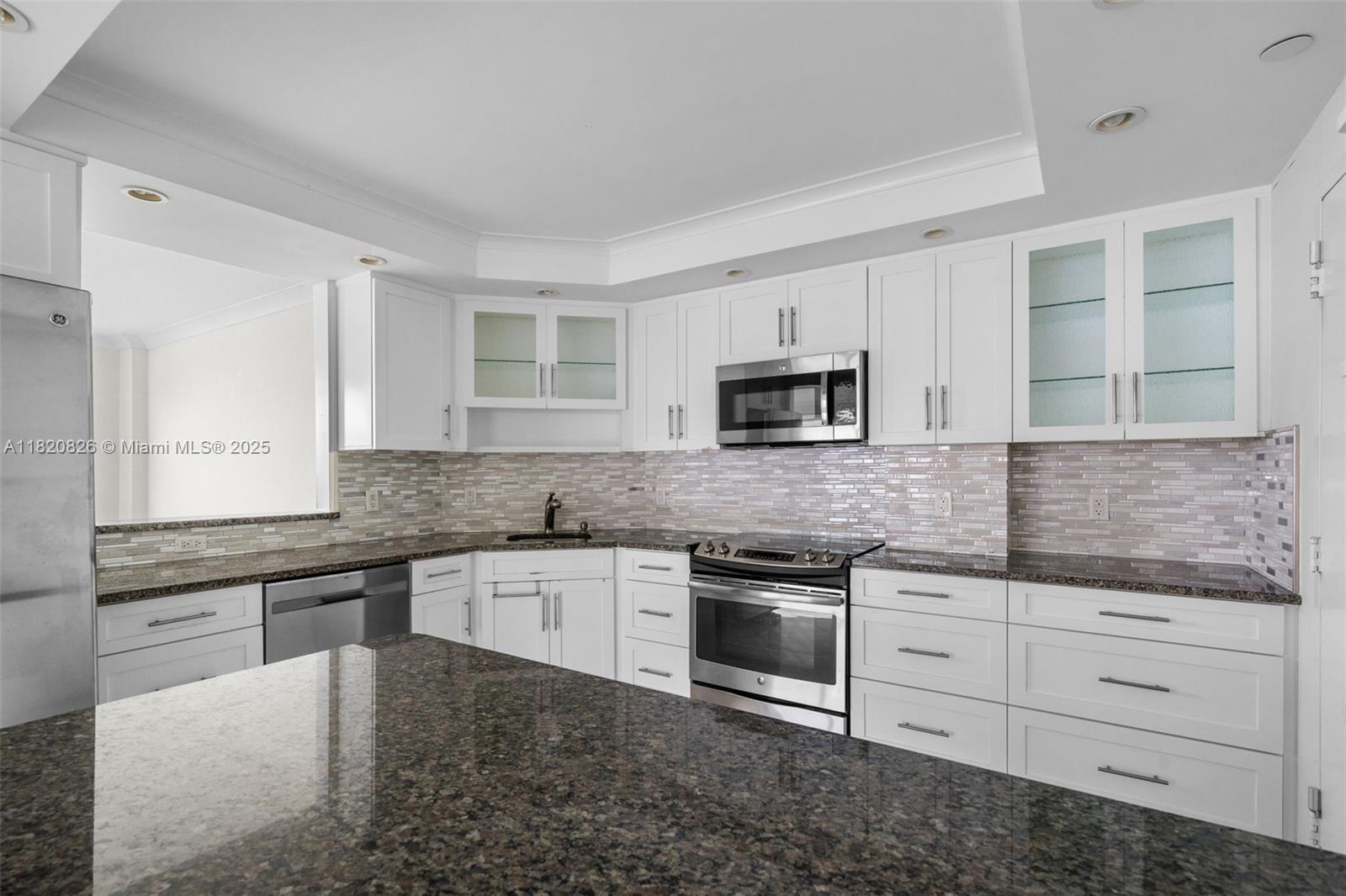 KEY BISCAYNE COMMODORE CL - Residential Lease